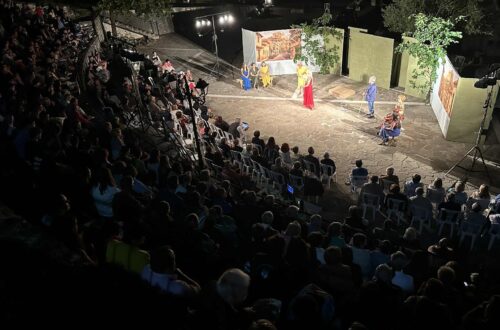 Φωτογραφίες από τις “Εκκλησιάζουσες” του Αριστοφάνη