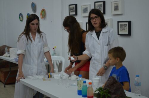 Νέες φωτογραφίες από τα πειράματα χημείας στους Μελιγγούς